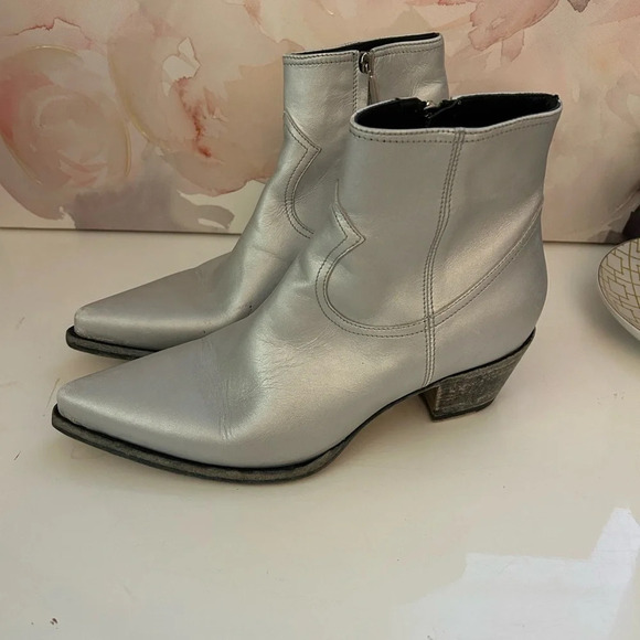 ! Alessandro Vasini CLINT ANKLE BOOT IN DISTRESSED SILVER LEATHER - Picture 9 of 13
